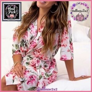 MuMu ShowMe Your MuMu Floral Robe White Pink